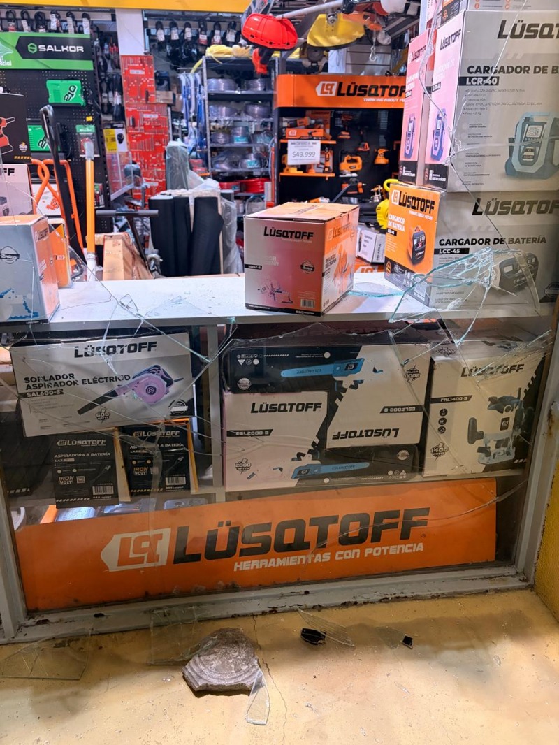 Rompieron la vidriera y se llevaron herramientas de un local